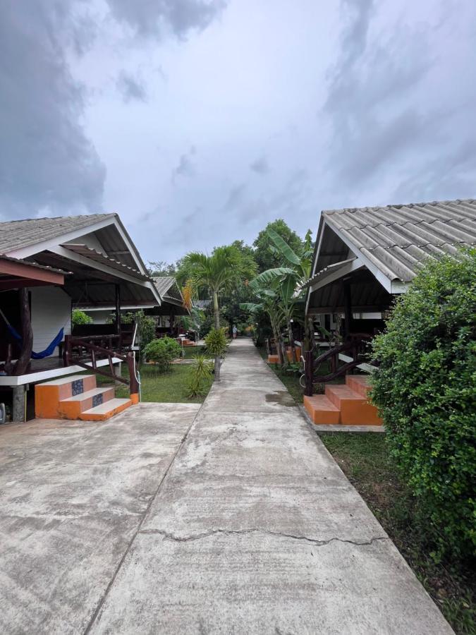 Pyramid Bungalow Otel Ban Laem Sai Dış mekan fotoğraf